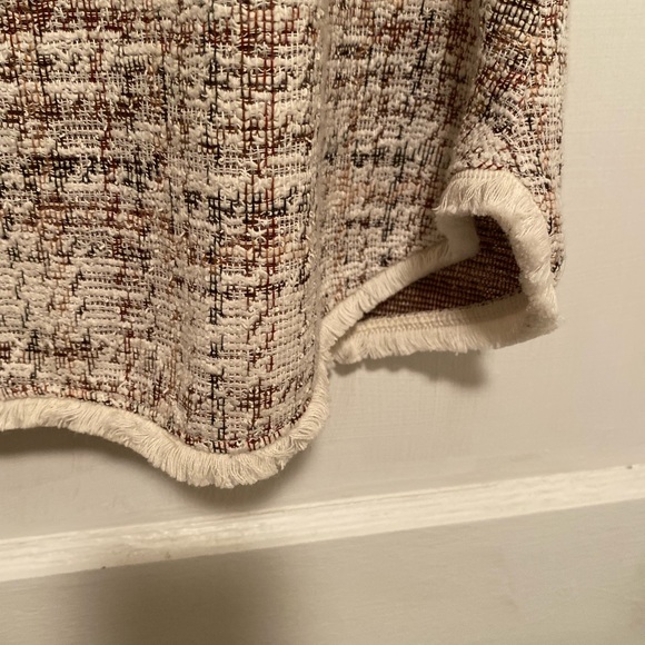 Woven Shell Top with Exposed Zipper and Fringe Detail - Picture 5 of 9